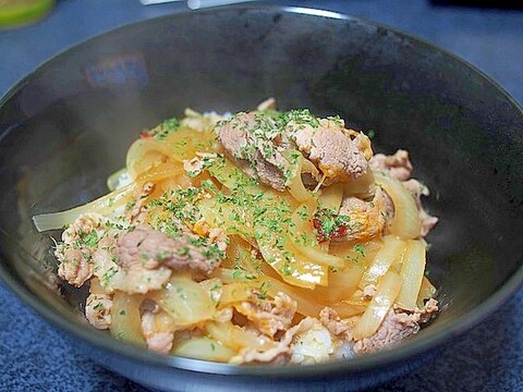 タマネギたっぷり！　洋風豚丼